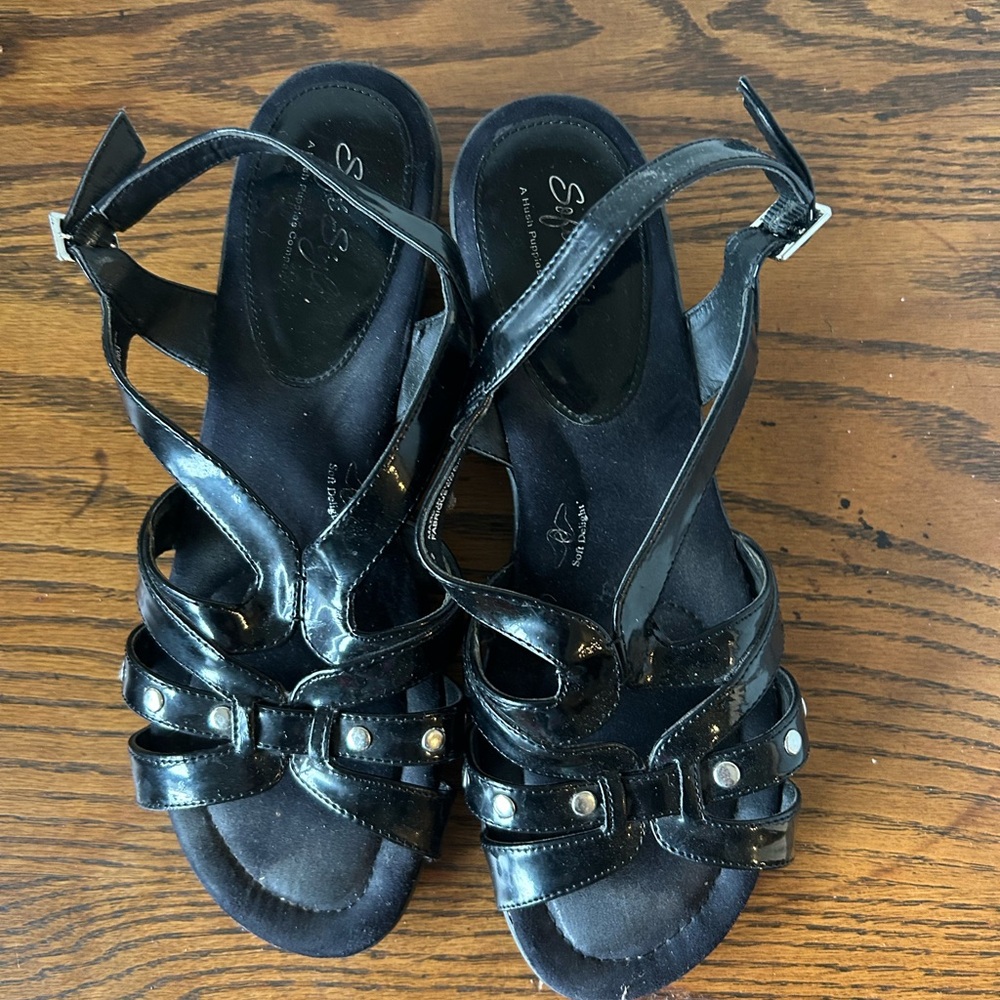 Soft Style Hush Puppies Women’s  Black patent Sandals size 9